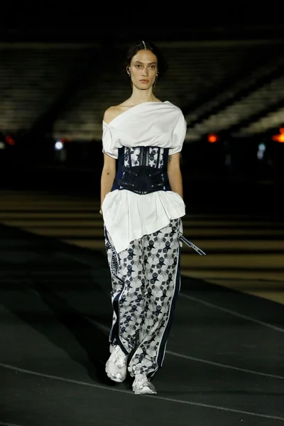 Look 50